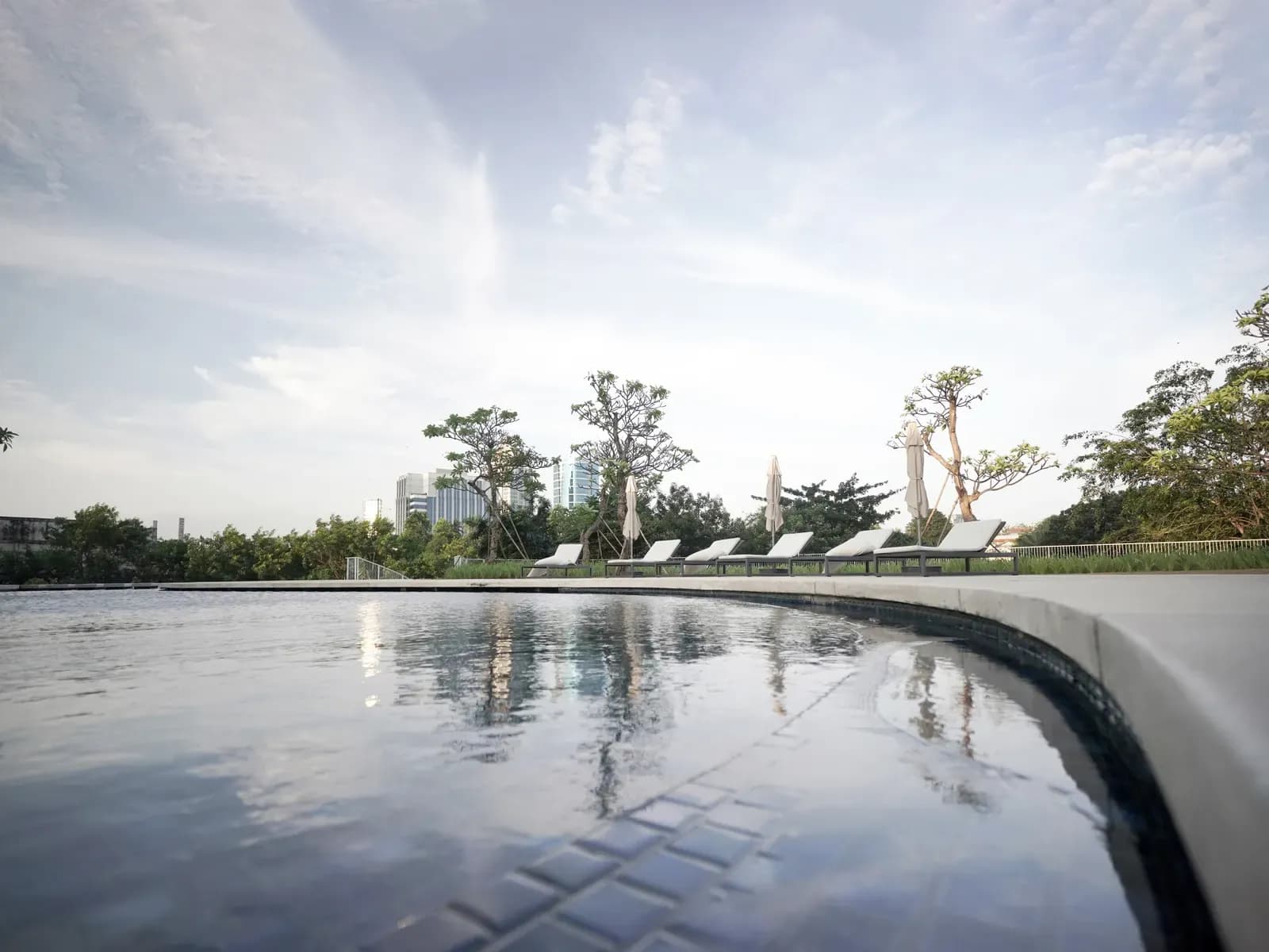 Infinity pool